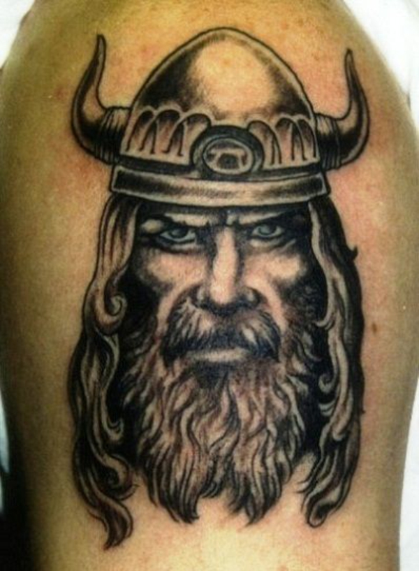 tattoos bilder für männer oberarm wiking kämpfer